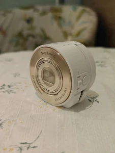Sony Cyber-Shot DSC-QX10 Lens Style Camera Digital Camera Wi-Fi White JPN - Picture 1 of 12