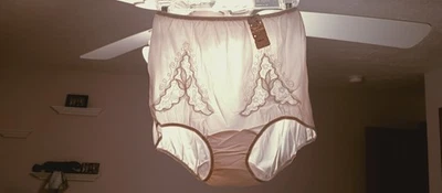 BRAGUITA VINTAGE 100 % NAILON talla 7 BLANCA BORDADA RIBETE LATERAL - ETIQUETA TIENDA BNG #04-18 Foto 1 de 4