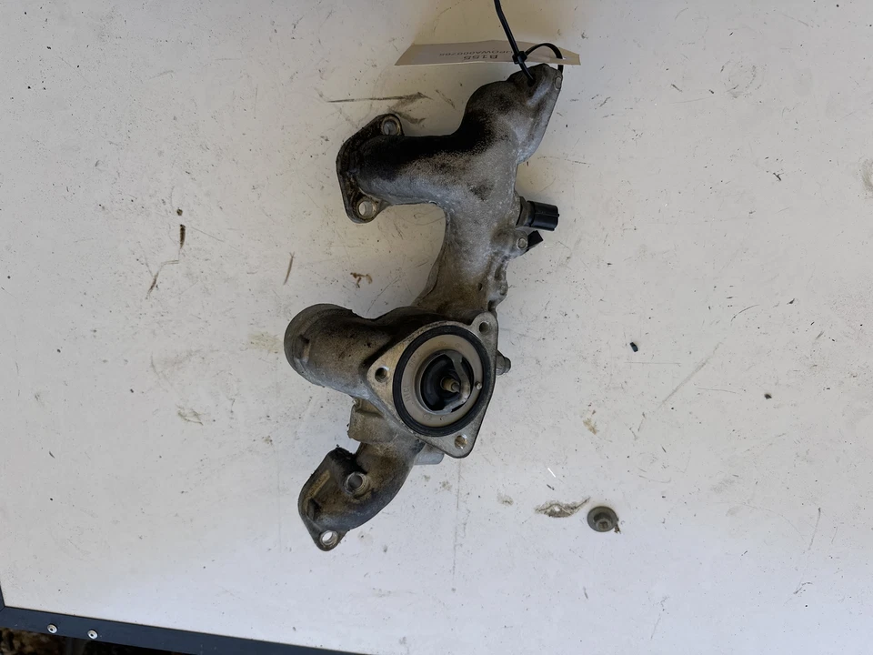 2001 Mitsubishi TJ Magna Thermostat Housing Coolant Outlet 00 01 02 #B155 - image 1 of 4