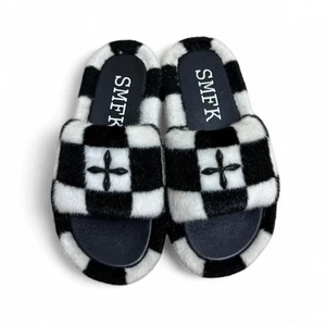 RARE SMFK Black & White Checkered Fuzzy Slippers – Size 3 (EU 39/40) - Picture 1 of 4