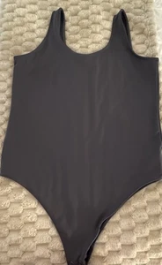 Torrid Sculpting Strick-Body mit doppeltem U-Ausschnitt Damen Übergröße grau Größe 1 - Bild 1 von 7