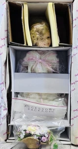 Muñeca Danbury Mint Shirley Temple Flower Girl 18 pulgadas porcelana en caja original con caja y papeles - Imagen 1 de 10