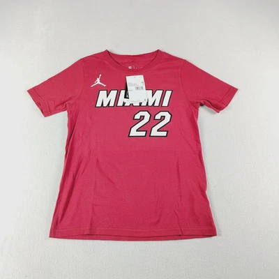 Camisa Nike Juvenil Pequeña Roja Jimmy Butler #22 Miami Heat Swingman NBA Atlética Foto 1 de 4