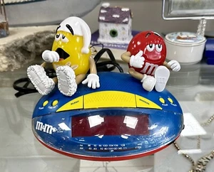 M&M's AM/FM Alarm Clock Yellow and Red M&M Brands Unlimited / WORKS GREAT - Picture 1 of 7