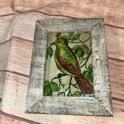 Marco de madera pintado de plata vintage de 8" x 6" pulgadas con cuadro de pájaro de arpillera Foto 1 de 4
