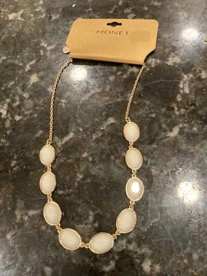 Collar Monet con Piedras Blancas en Tono Dorado Ajuste Color Torre Foto 1 de 4