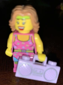 LEGO Minifigure da Collezione #8805 Serie 5 "ISTRUTTORE FITNESS" - Foto 1 di 2