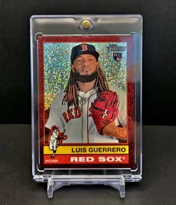 2025 Topps Heritage - Luis Guerrero #306 Cromo Borgogna Rifrattore Scintillante (RC) - Foto 1 di 7
