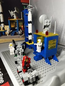 LEGO Vintage Alpha-1 Rocket Base. Legoland Space System Model 483