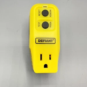 Enchufe GFCI -DEFIANT Safe-T-Check GFCI enchufe de 3 clavijas - Imagen 1 de 7