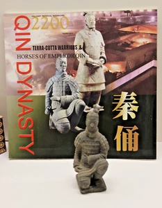 Qin Dynasty Terra-Cotta Warriors & Horses of Emperor Qin - Book & Figurine - Bild 1 von 7