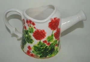 Lata de riego de geranios rojos pintada y firmada por Judy Buswell cerámica floral 2001 - Imagen 1 de 7
