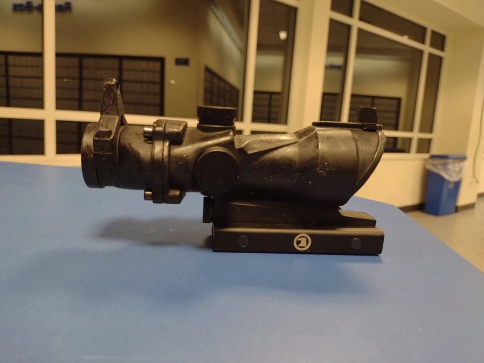 Escopo óptico raro Osprey Global ACOG COPY ponto vermelho PRECISA FUNCIONAR E BORRACHA PEGAJOSA - Imagem 1 de 4