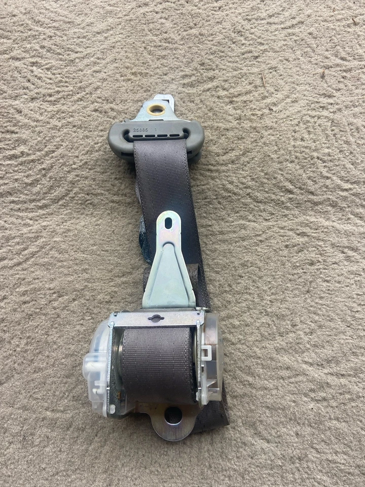 Cinturón de seguridad trasero OEM TOYOTA 4RUNNER 2006-2009 Foto 1 de 1