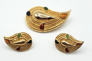 Designer "AVON" Golden Textured Raindrop Brooch w/Plastic Accents & Earrings - Picture 1 of 7