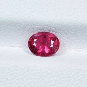 0.65 ct MASSIVE LUSTER PURPLE PINK / NATURAL RUBELITE TOURMALINE - Oval Video !! - Picture 1 of 3