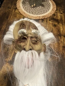 Maschera Halloween Vecchio Vintage con Barba Capelli Lunghi Bianchi e Labbra Gonfie Rosa - Foto 1 di 12