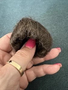 Vintage 1963-64 Mattel Fashion Queen Barbie BRUNETTE PAGEBOY PERÜCKE komplettes Zubehör - Bild 1 von 3