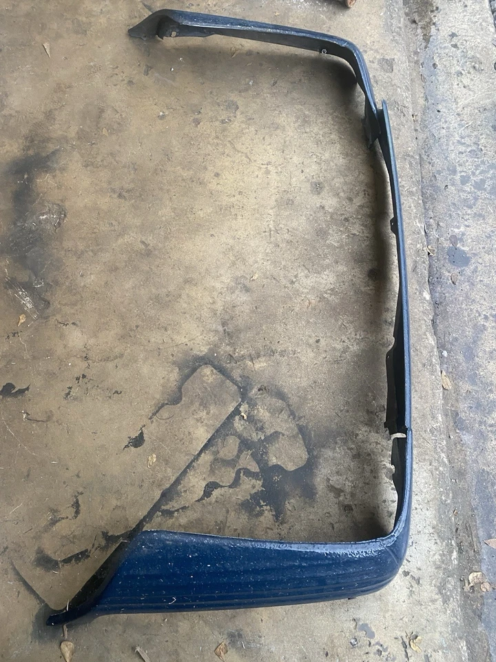 MERCEDES BENZ R107 560SL 380SL 450SL CONJUNTO DE VÁLVULA INFERIOR PARACHOQUE TRASEIRO ORIGINAL - Imagem 1 de 4