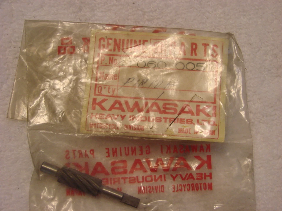 Nuevo de Lote Antiguo Kawasaki Velocímetro Piñón G3S G3TR G4TR G5 KE100 KH100 KV100 F6 41060-005 Foto 1 de 1
