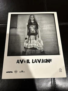 Original Avril Lavigne Press Photo 8x10 2004 Young RCA Artista BMG Rare! - Picture 1 of 7