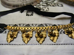 1930S CHOKER NECKLACE LG BRASS LEAVES BLACK VELVET BAND VICTORIAN REVIVAL 22" - Picture 1 of 10