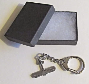 F) KEYRING PEWTER BIPLANE WW1 FIXED WING AIRCRAFT TWO STACKED WINGS SOPWITH - Picture 1 of 3