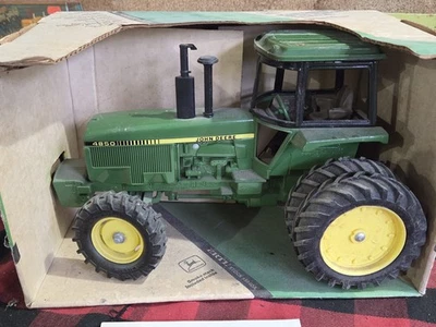 ERTL 1/16 JOHN DEERE 4850 MFWD ROW CROP TRACTOR NEW IN BOX - Image 1 of 4