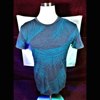 Gently Worn Men's SOVEREIGN CODE Tropical Print T-Shirt!  Size Large  - Image 1 of 3