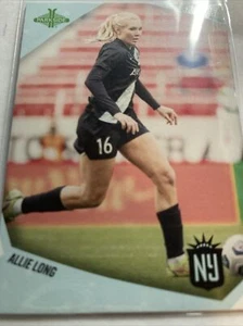 Allie Long - Imagen 1 de 2