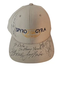 Gorra de colección Spyrogyra 25 aniversario firmada por grupo nueva con etiquetas sin usar  - Imagen 1 de 3