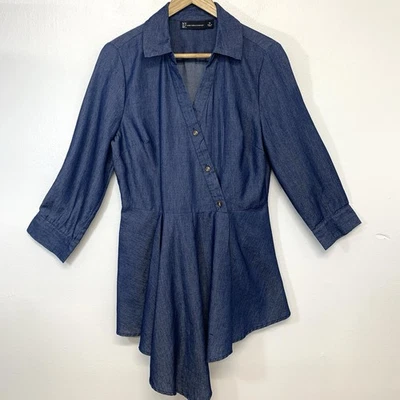 Blusa Top NY Co Mediana Azul Cambray Botón Asimétrico Frontal Envoltura Boho Informal Foto 1 de 4