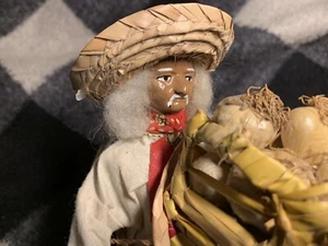 Mexican folk art figurine: male onion vendor - Picture 1 of 6