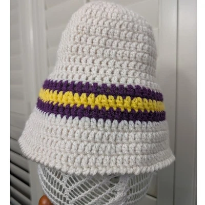 Sombrero cubo tejido ganchillo hecho a mano Lakers Kobe Lebron Y2K púrpura 100 % acrílico Foto 1 de 4