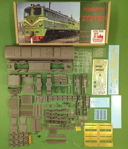 Diesel locomotive 2TE10L (2 sections) H0 1/87 Kit for assembly - Picture 1 of 12