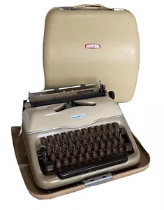 Vintage Kofferschreibmaschine Triumph Gabriele Reiseschreibmaschine - Bild 1 von 11