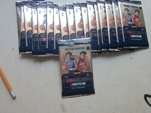 2023-24 AROS NBA GRAVITY FEED PACK RC + 1 PRUEBA DE PRENSA AMARILLA POR PAQUETE WEMBY - Imagen 1 de 1