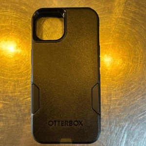 Coque OtterBox série Commuter pour iPhone 15, iPhone 14 et iPhone 13 - Noire, fine - Photo 1 sur 3