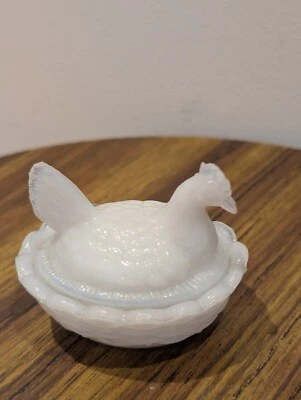 bonbonnière poule en  opaline blanche, Portieux, petit modèle 7 cm - Photo 1/4