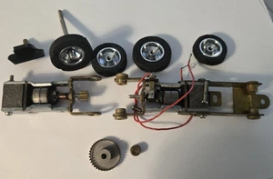 Vintage parts for slot cars. Two Motors Wheels and other - Picture 1 of 6