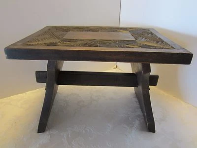 Banqueta de mesa antiga cerimonial madeira maciça pinos esculpidos à mão tribal OOAK - Imagem 1 de 4