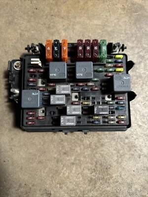 Chevrolet Silverado Suburban Tahoe 1999-2002 caja de fusibles unión OEM 12193645-09 Foto 1 de 3