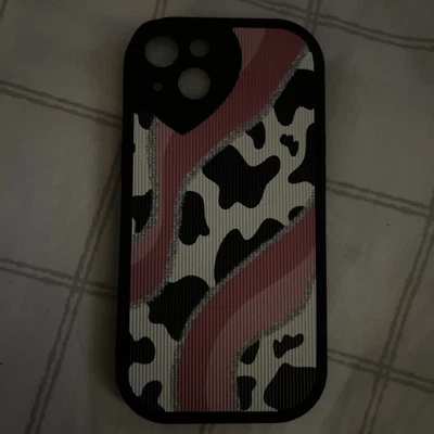 Funda iPhone 13. NUEVO.   Protector de lente parachoques Pink Cow with Love Foto 1 de 4