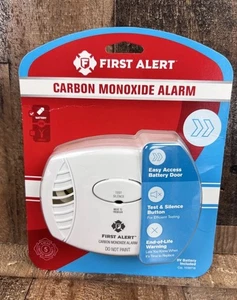 First Alert Carbon Monoxide Detector Battery Operated Easy Access Button - Picture 1 of 1