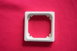 Merten Adapter ANTIK/Fläche System M1 cremeweiß - Bild 1 von 1