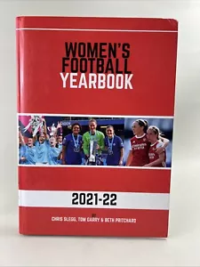 Women’s Football Yearbook 2021-22 by Beth Pritchard Book - Picture 1 of 4
