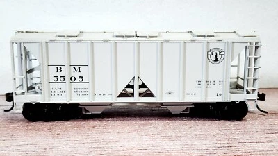 Boston and Maine RR 70 Ton 2 Bay Covered Hopper 5505 Bowser 55691 Owner Built HO - Image 1 of 4