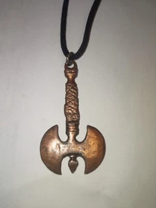 COLLANA CIONDOLO METALLO SCURE LABRYS ASCIA BIPENNE OTTONE C115 - Imagen 1 de 2