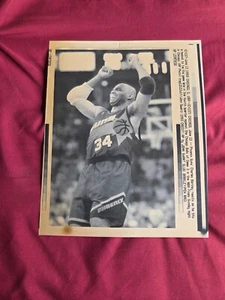 Charles Barkley-Original Press Wire Laser Photo June 1993 (7" x8 1/2") - Picture 1 of 3