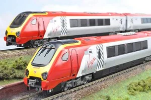 Bachmann OO Gauge 32-625 Virgin Trains Super Voyager No.221 130 'Michael Palin' - Picture 1 of 17
